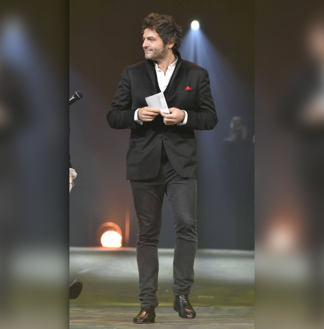 Mathieu Chedid porte le modèle Arsène